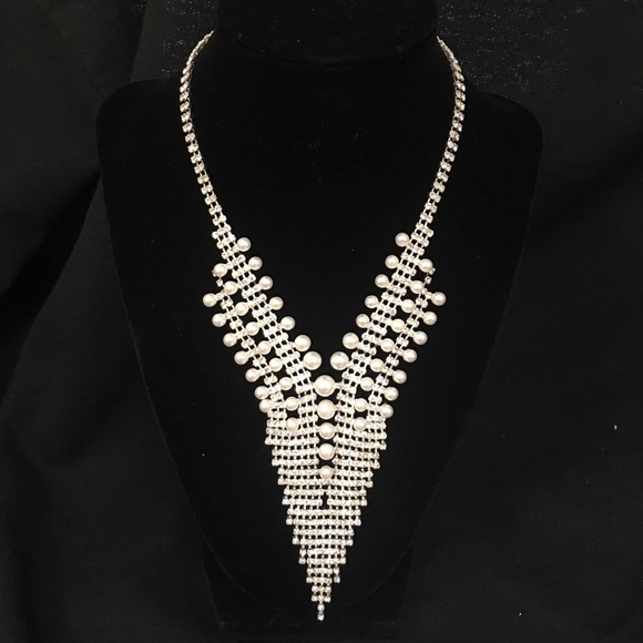 unknown Jewelry - Rhinestone and Pearl V-Shape Necklace